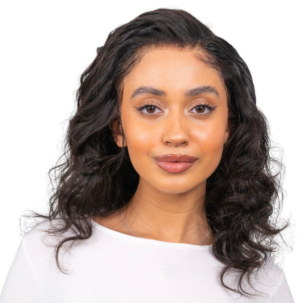 Our Short Lace Wigs are a tribute to the timeless beauty of short hairstyles. Ideal for those who love low-maintenance yet high-impact looks, these wigs combine the ease of short hair with the refined finish of lace.