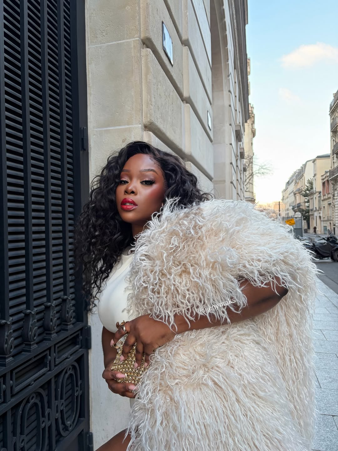 The AMARACHI - Natural Kinky Straight Glueless 13x6 HD Lace Frontal Wig 100% Human Hair